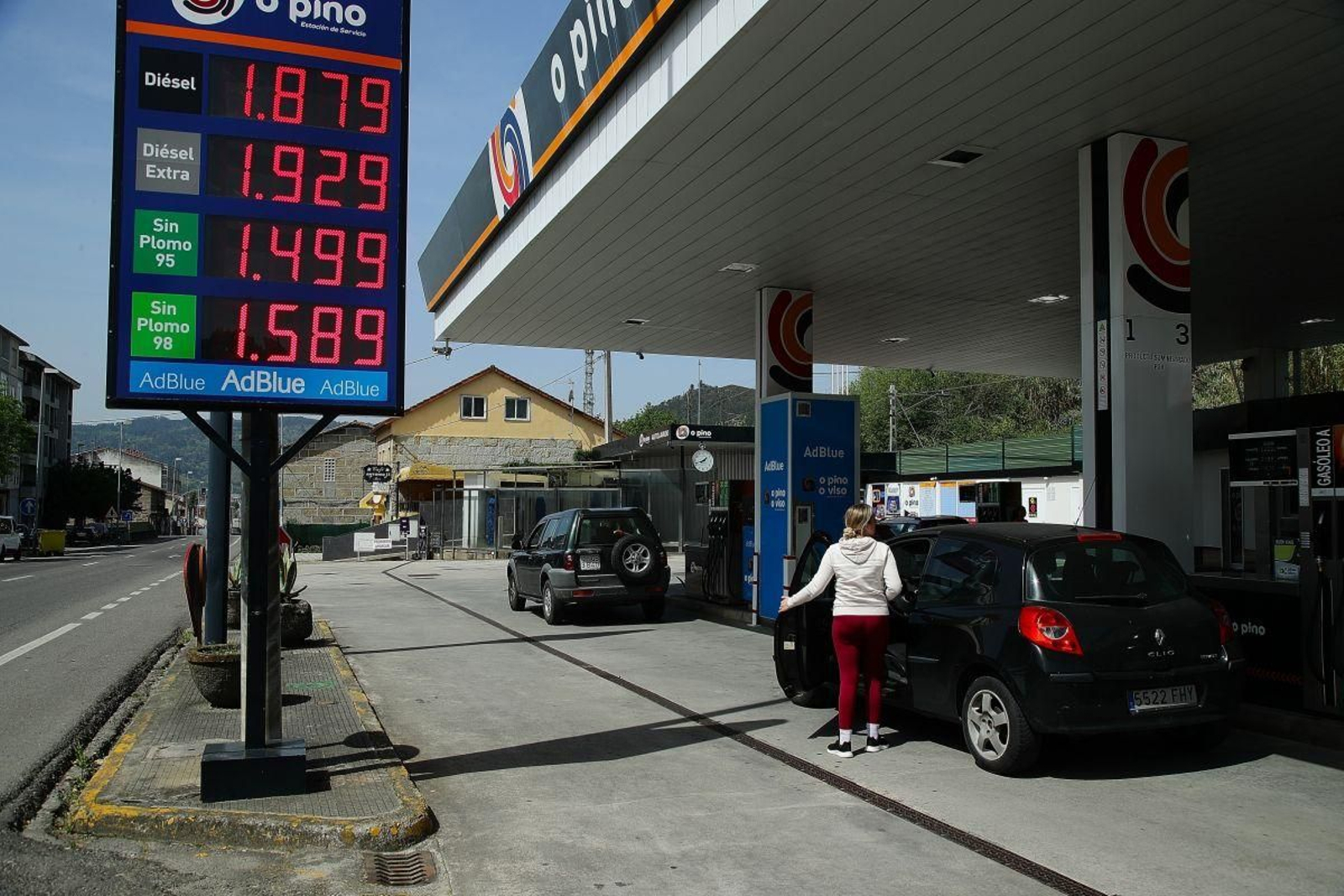 Las gasolineras de Ourense sufrirán un subidón de unos cinco céntimos con la llegada de agosto.