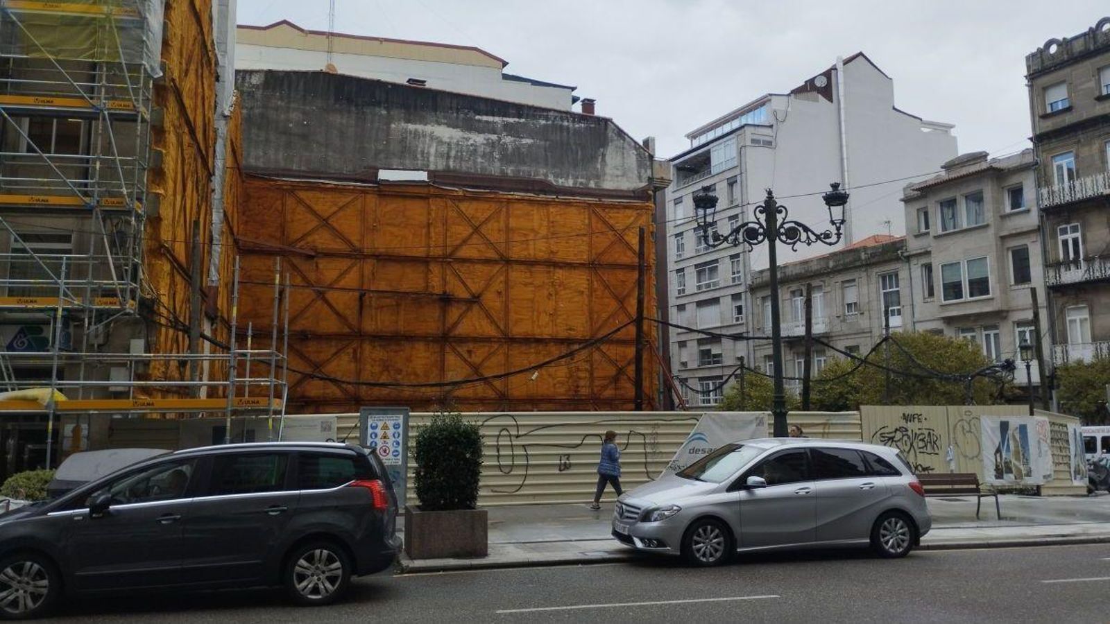 El solar vacío, en la confluencia entre Oporto y Rosalía de Castro.