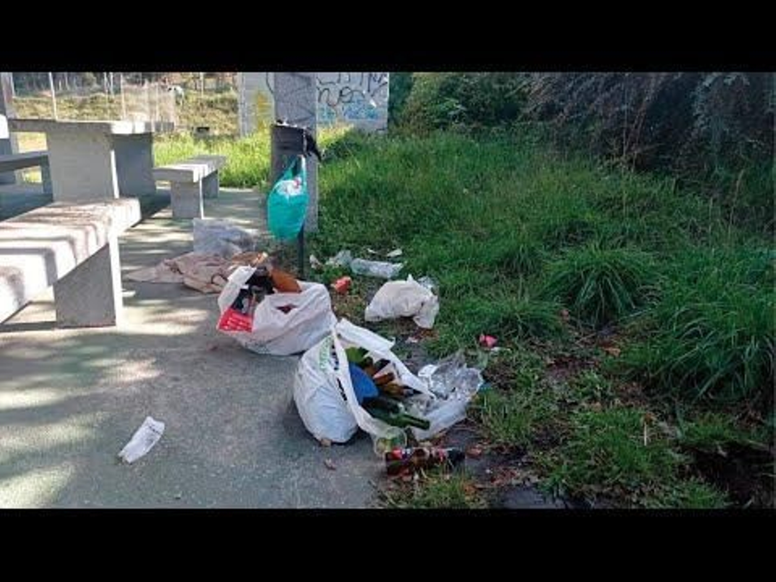 Vecinos de Rairo, hartos del botellón