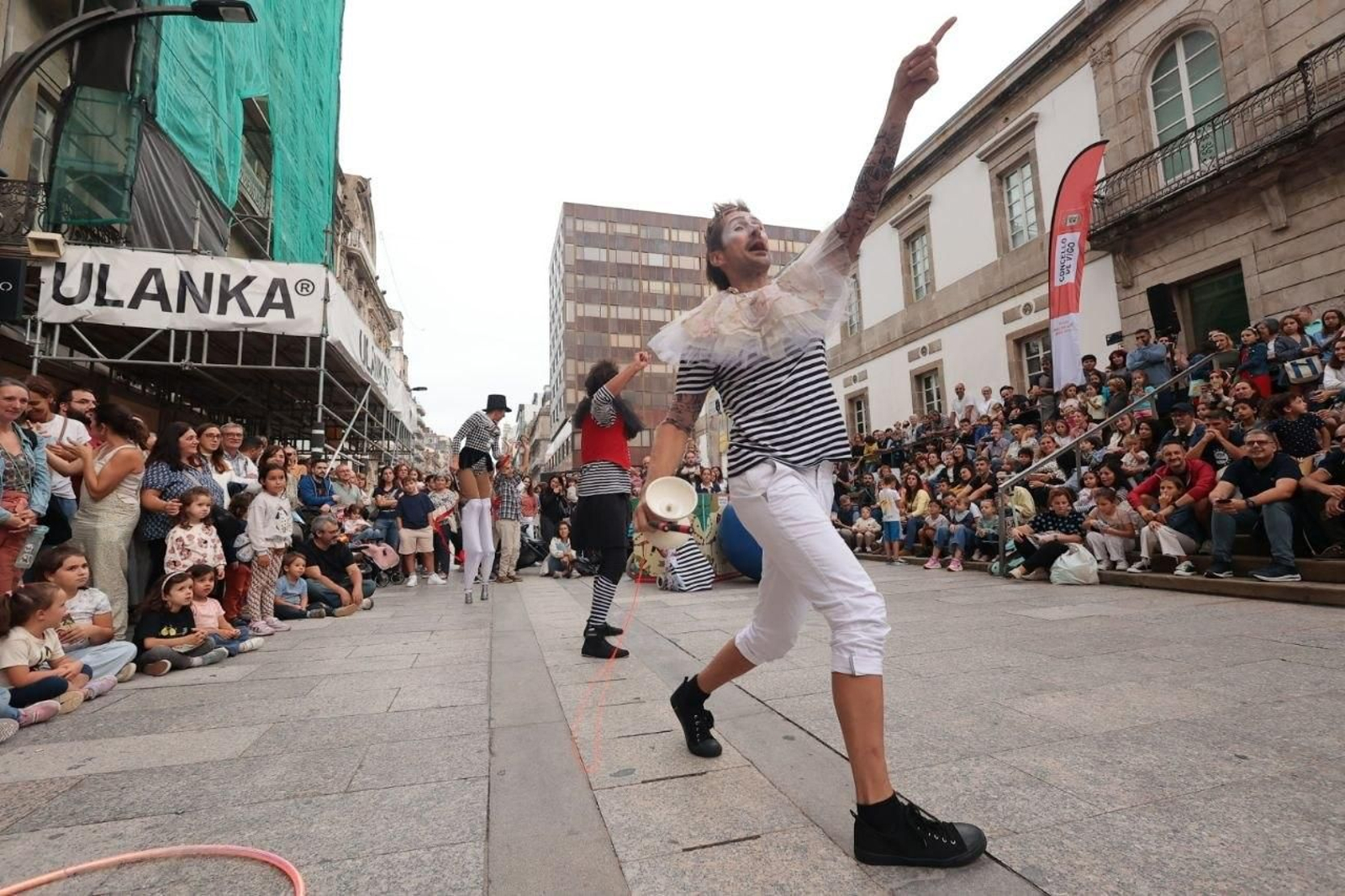 Galería | Acrobacias y humor para estrenar Vigocultura en Vigo
