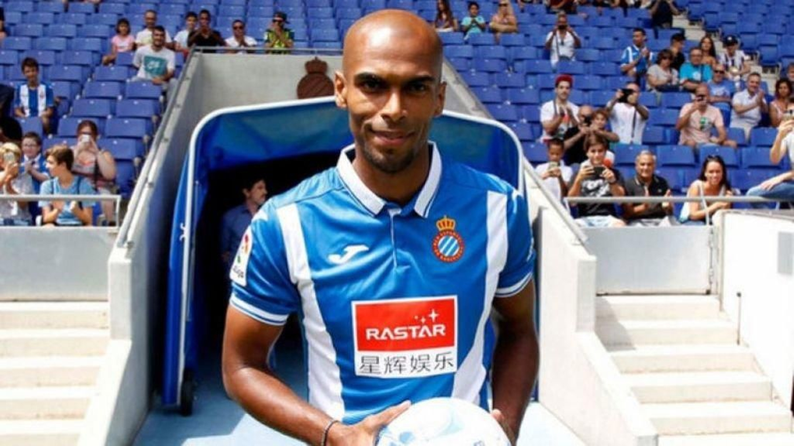 El central brasileño Naldo.