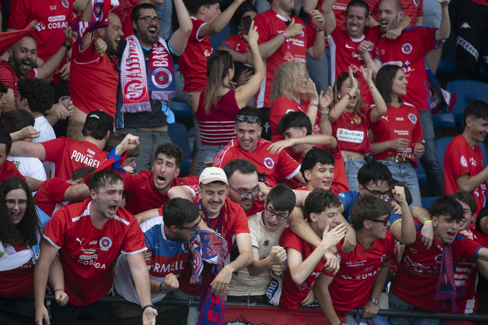 Galería | La UD Ourense quiere llegar a Primera Federación y la afición se vuelca con el equipo en O Couto