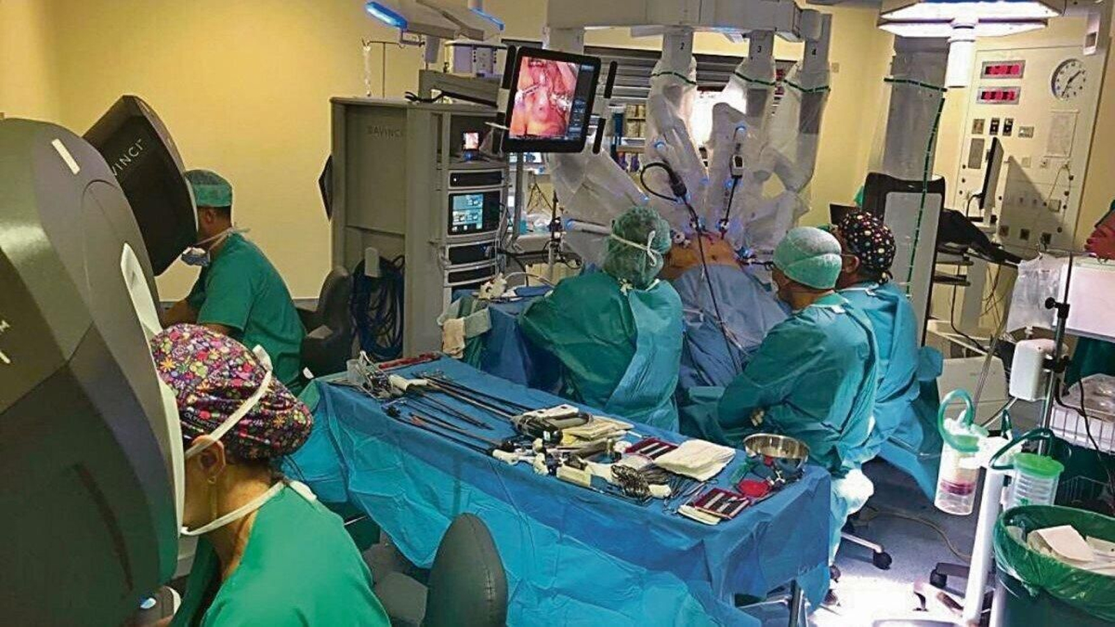 Una cirugía en el hospital Cunqueiro de Vigo.