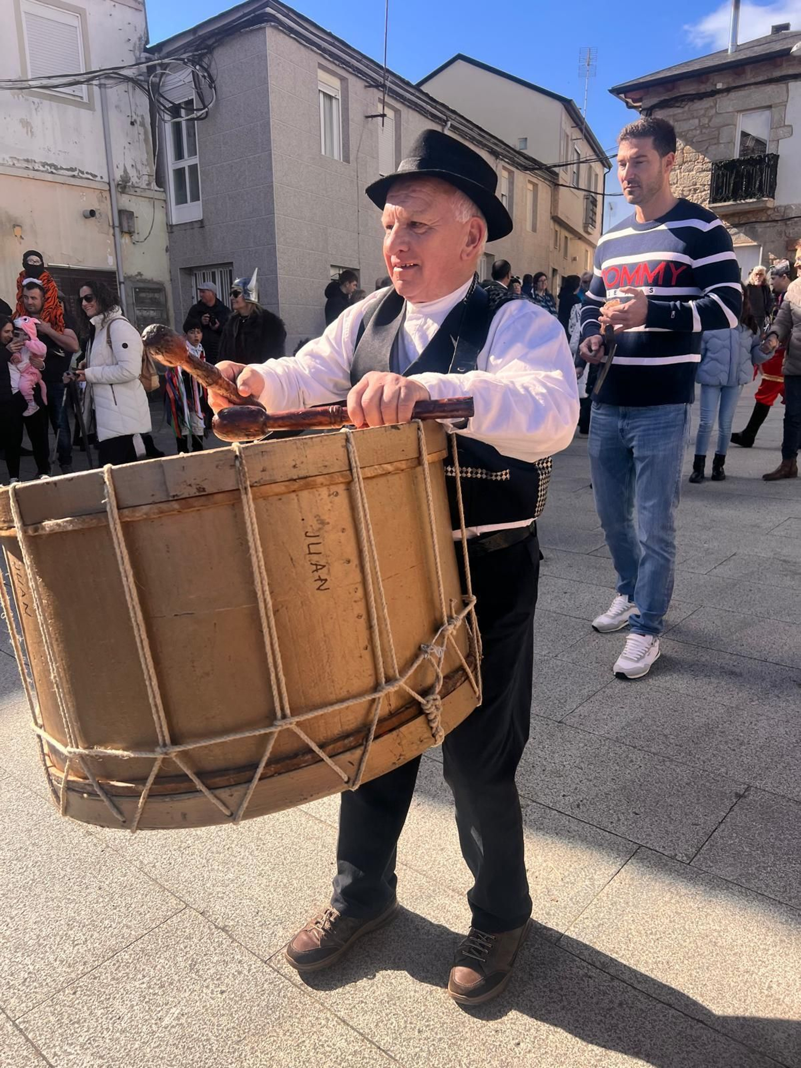 Galería | Vilariño de Conso inicia su gran día de Entroido con el desfile