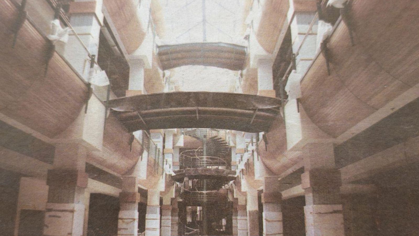 Interior del futuro centro comercial Ponte Vella aún en obras.
