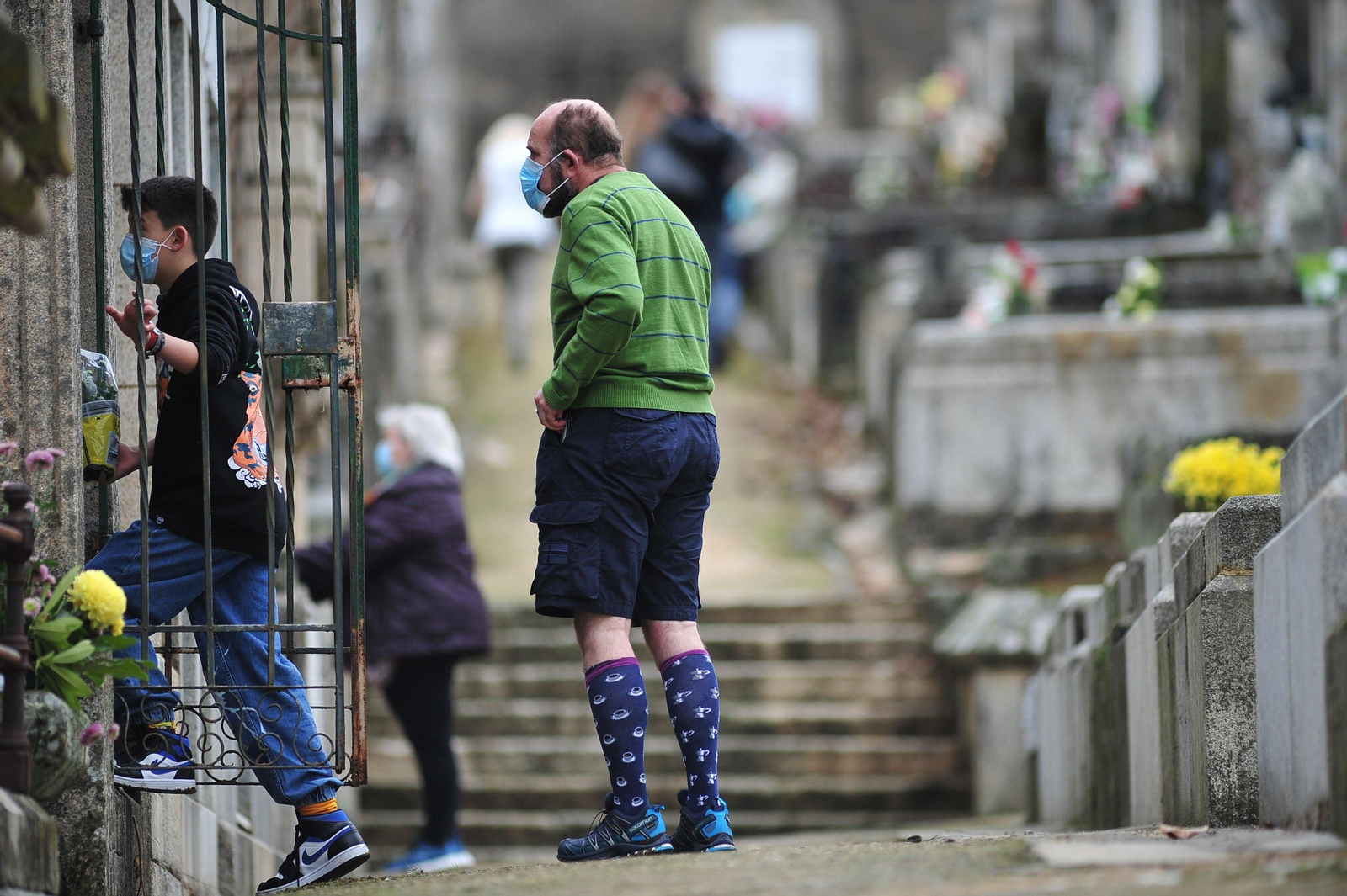 Jornada dominical en el cementerio de San Francisco José Paz