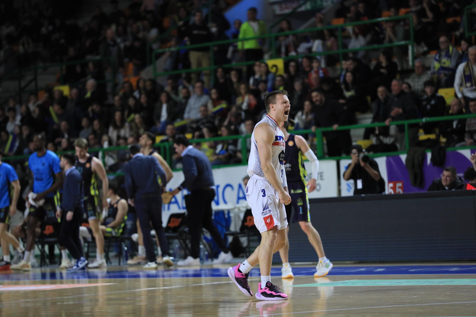 Galería | El Pazo, a reventar para el derbi COB-Obradoiro