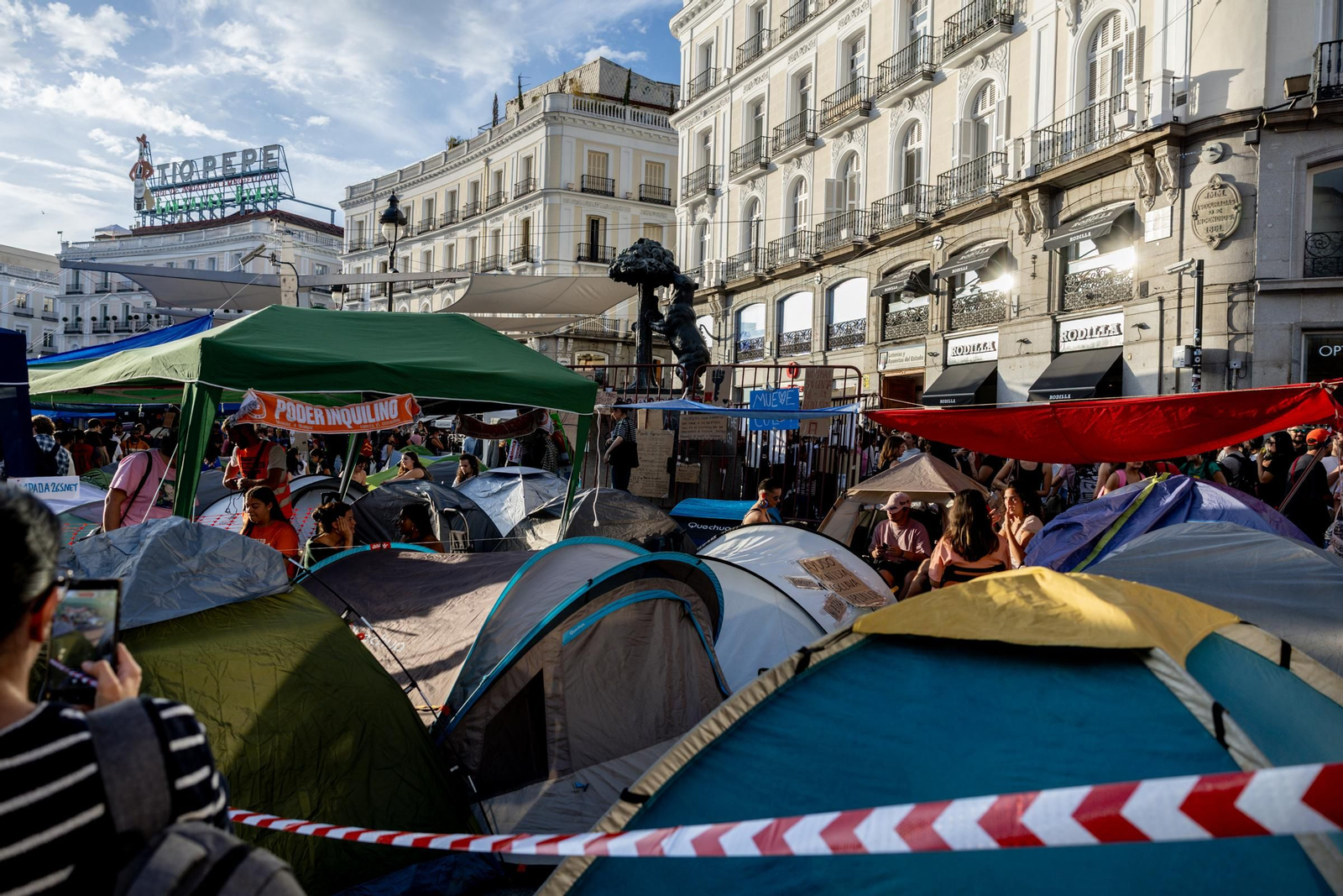Galería | La acampada de Sol por una vivienda digna se sigue extendiendo y los congregados insisten en esta medida de presión