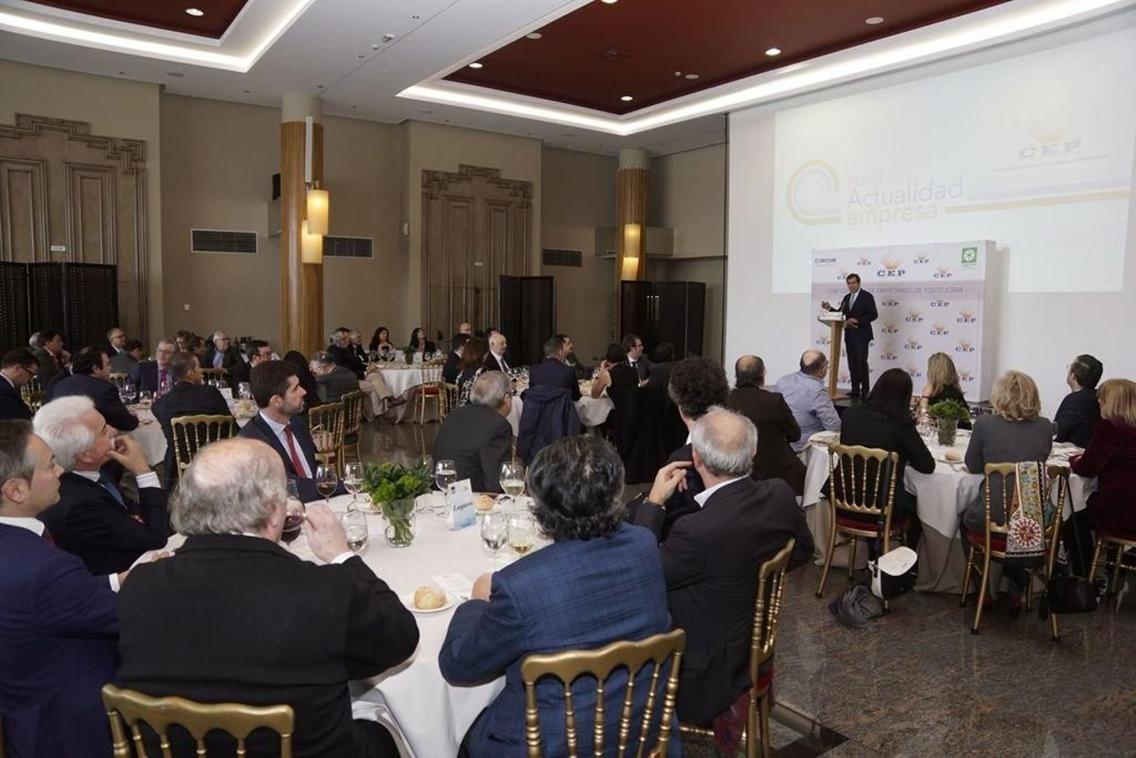 Unos doscientos empresarios en el Foro de Garamendi, ayer en Vigo.