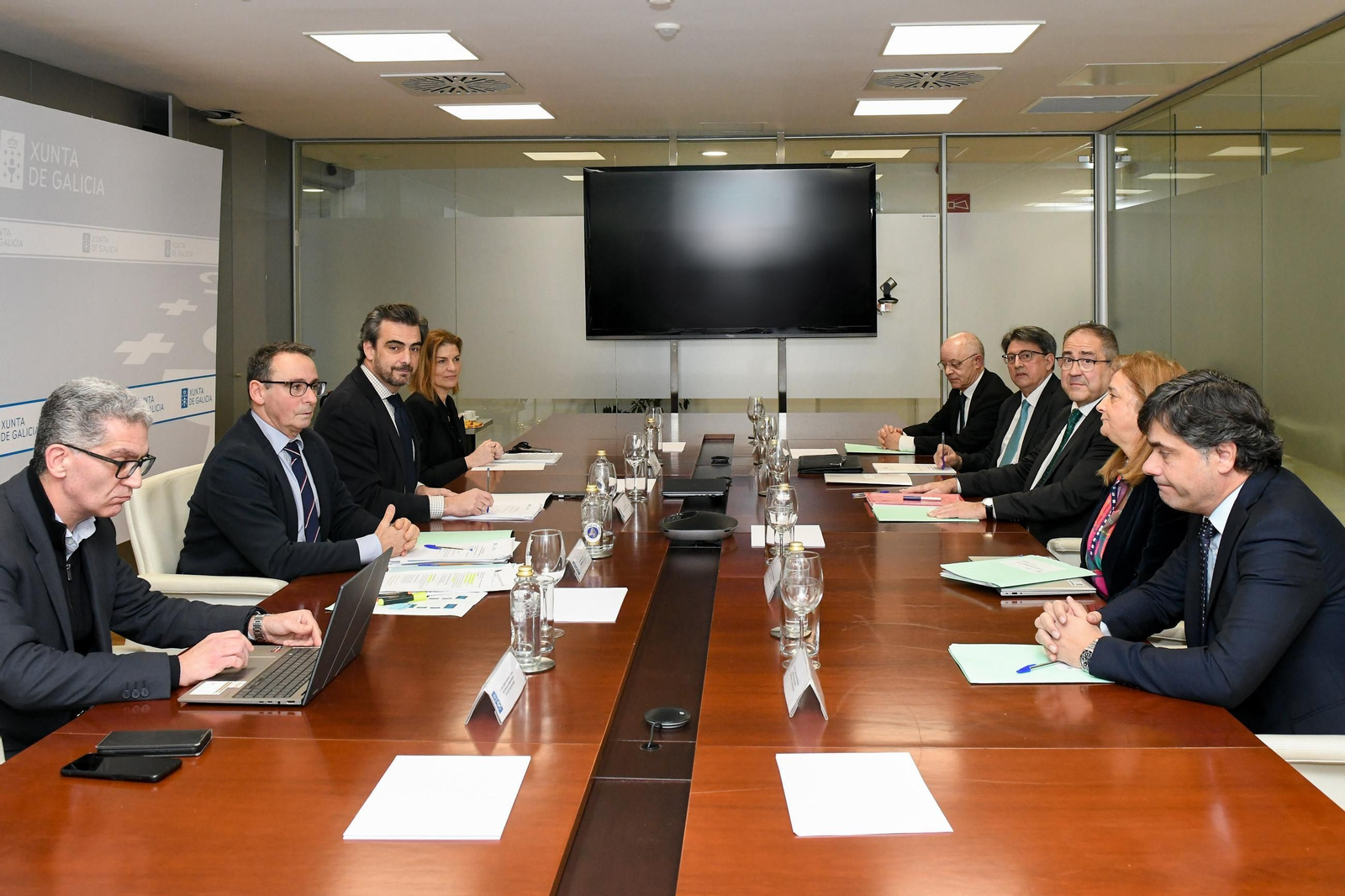 Imagen de la reunión de la comisión mixta entre la Xunta  y el Tribunal Superior de Xustiza.