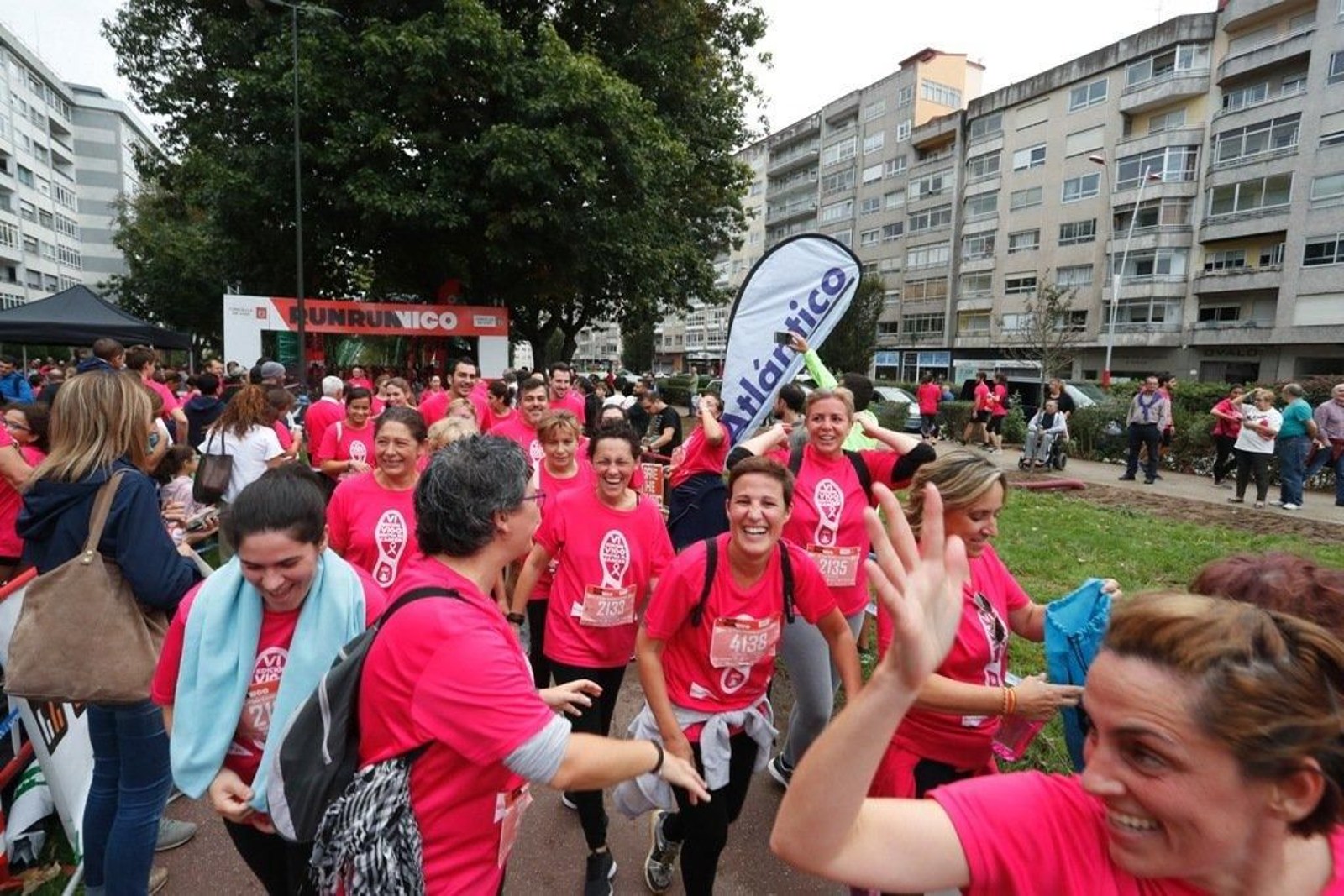 El color rosa abarrotó la Avenida de Castelao - JV Landín 127