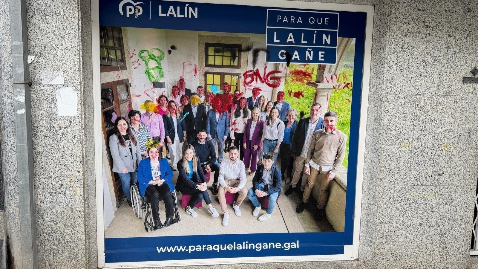 Pintadas en la sede del PPdeG en Lalín (Pontevedra).