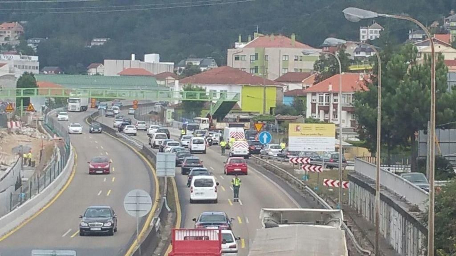 Un accidente en Chapela atasca de nuevo la AP-9