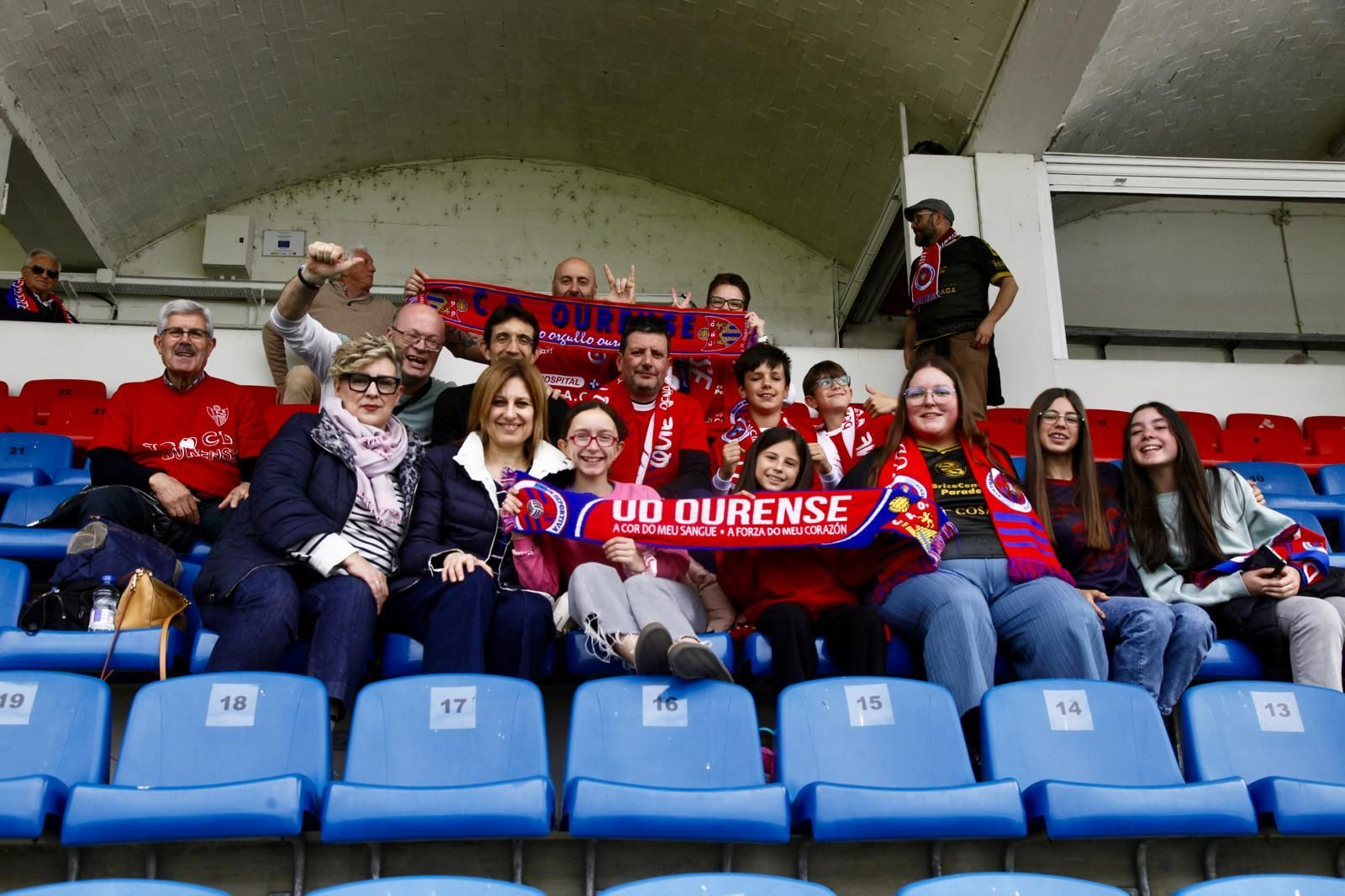 Galería | El Estadio de O Couto vibra con un partido para la historia de la UD Ourense
