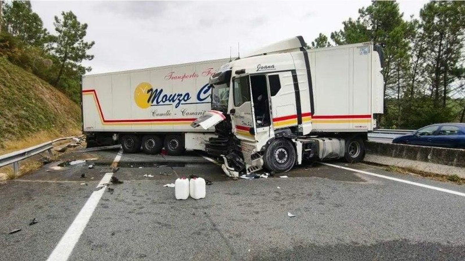 El camión implicado en el accidente en la AP-9.