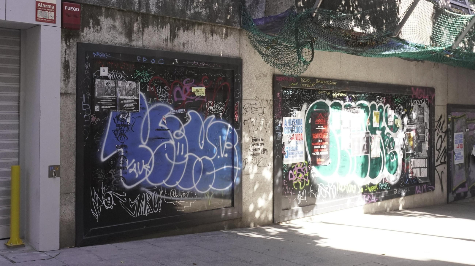 Galería | Vigo, lleno de pintadas que 'ensucian' el centro