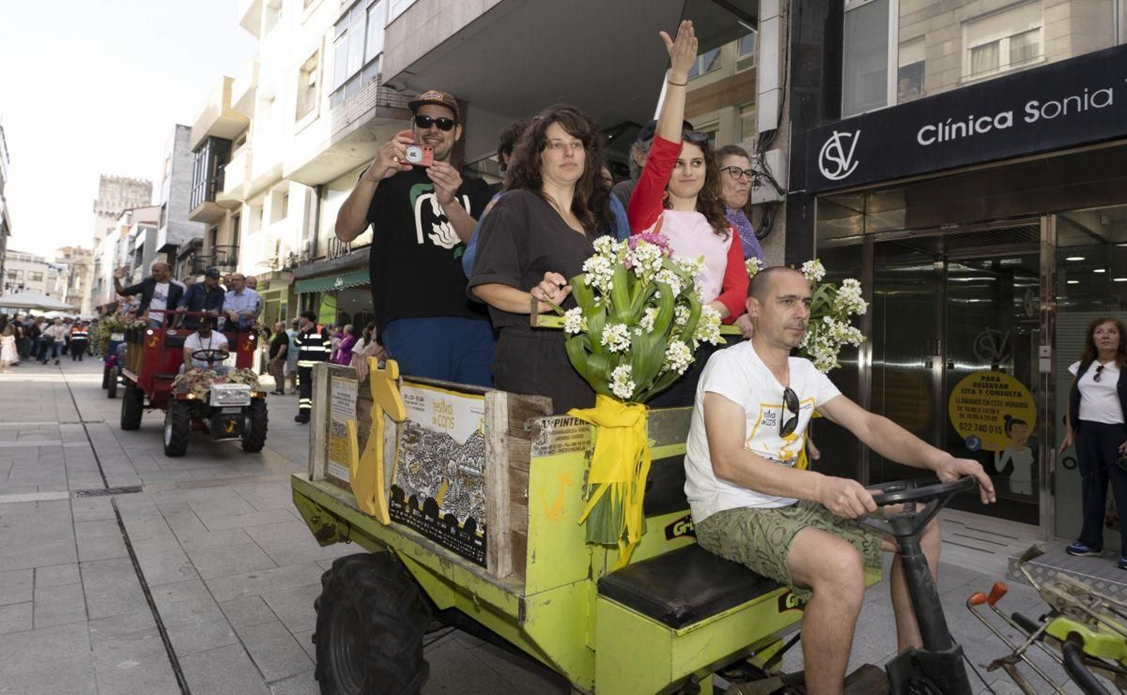 El ‘agroglamur’ del desfile de Chimpíns del Festival de Cans