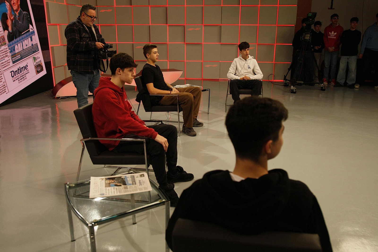 Visita de alumnos del IES Blanco Amor a La Región y Telemiño