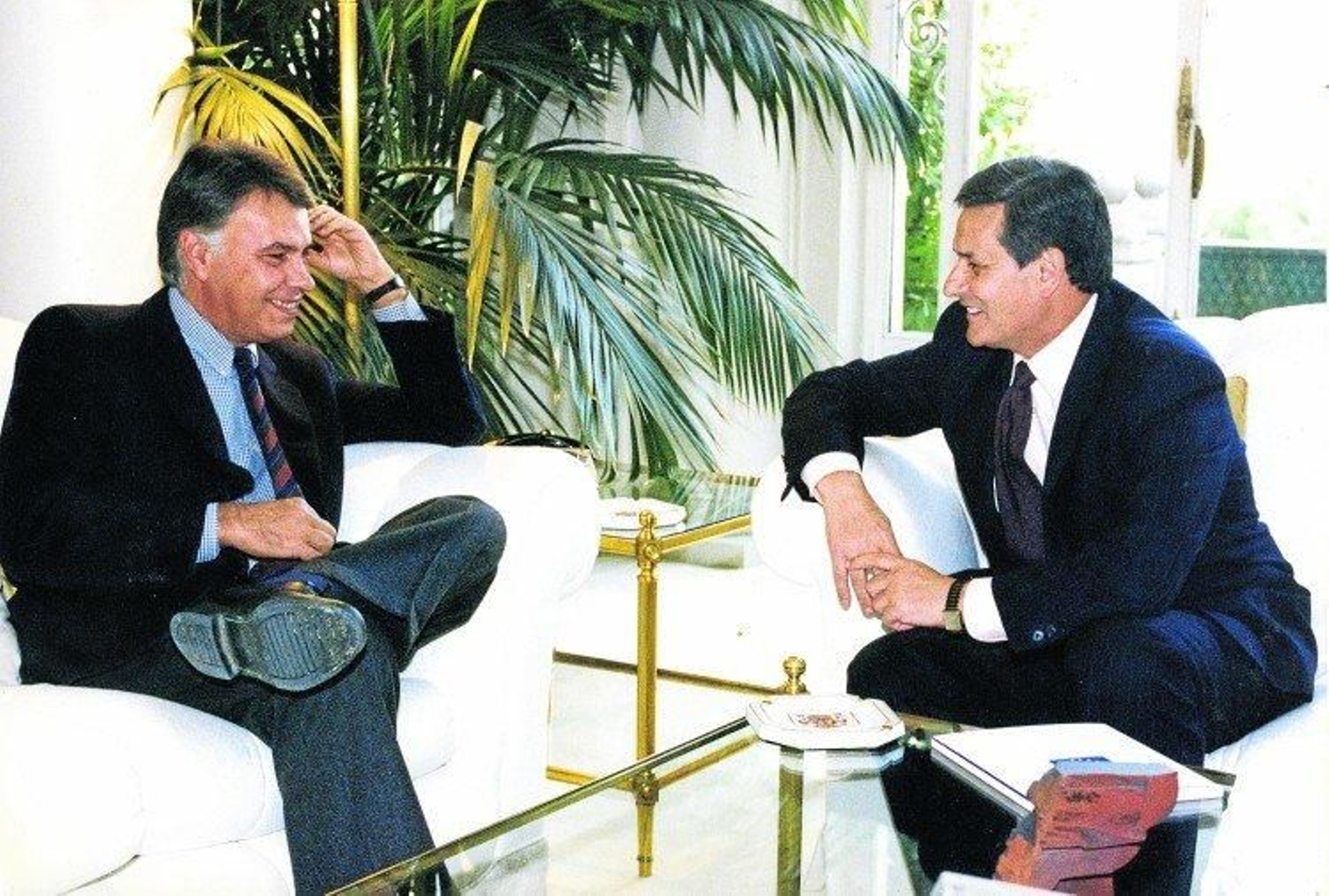 El entonces líder del socialismo, Felipe González, con Sobrado Palomares en una de sus entrevistas.