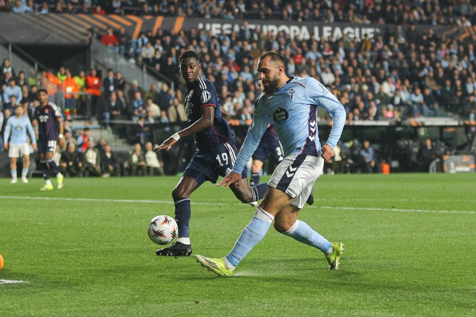 Galería | El Celta y el Olympique, un duelo de altura en Balaídos