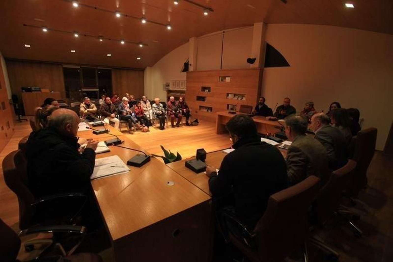 La coorporación de Allariz en el transcurso de la última sesión plenaria.