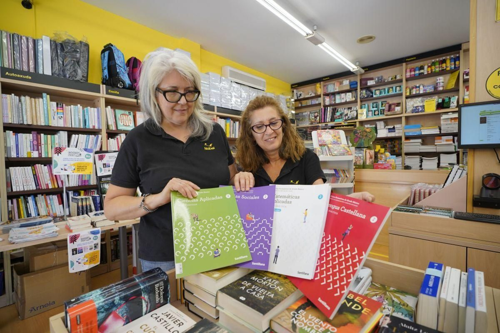 Aunque el gasto por alumno varía mucho debido a los diferentes requisitos de los colegios, los libros de texto pueden llegar a suponer 400 euros para un estudiante de Secundaria, como indican en Librería Nobel Gran Vía.