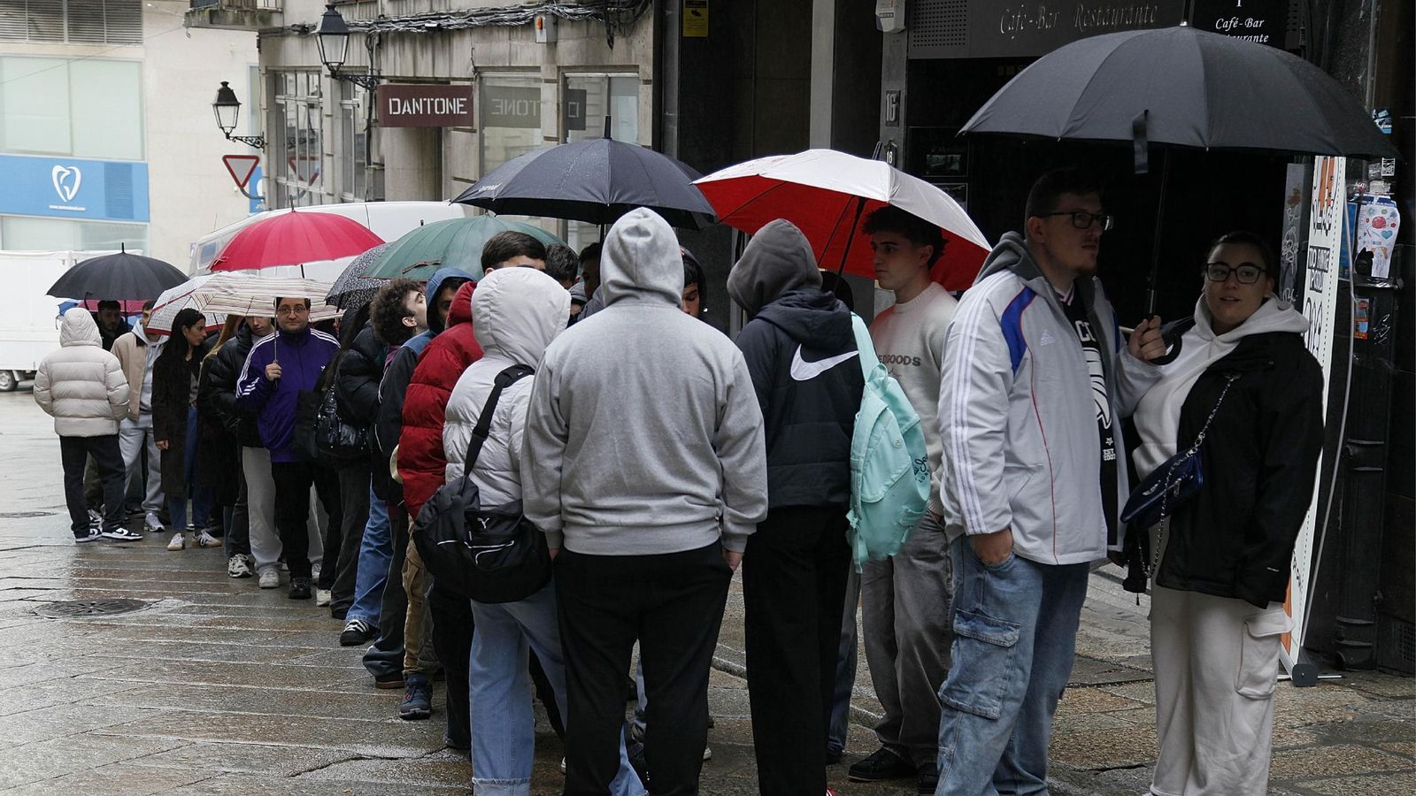 Las colas que se llegaron a formar con "Jaleo Village" la última vez que vinieron a Ourense.
