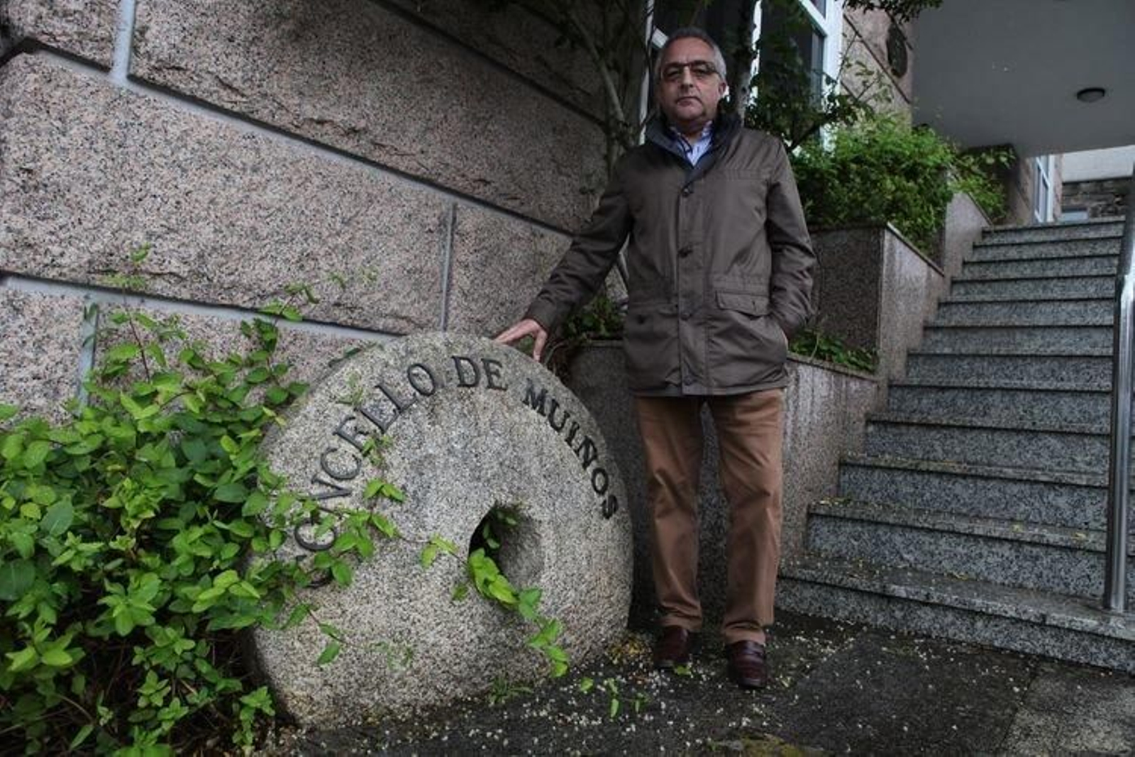 Plácido Álvarez leva 20 anos á fronte do Concello de Muíños.