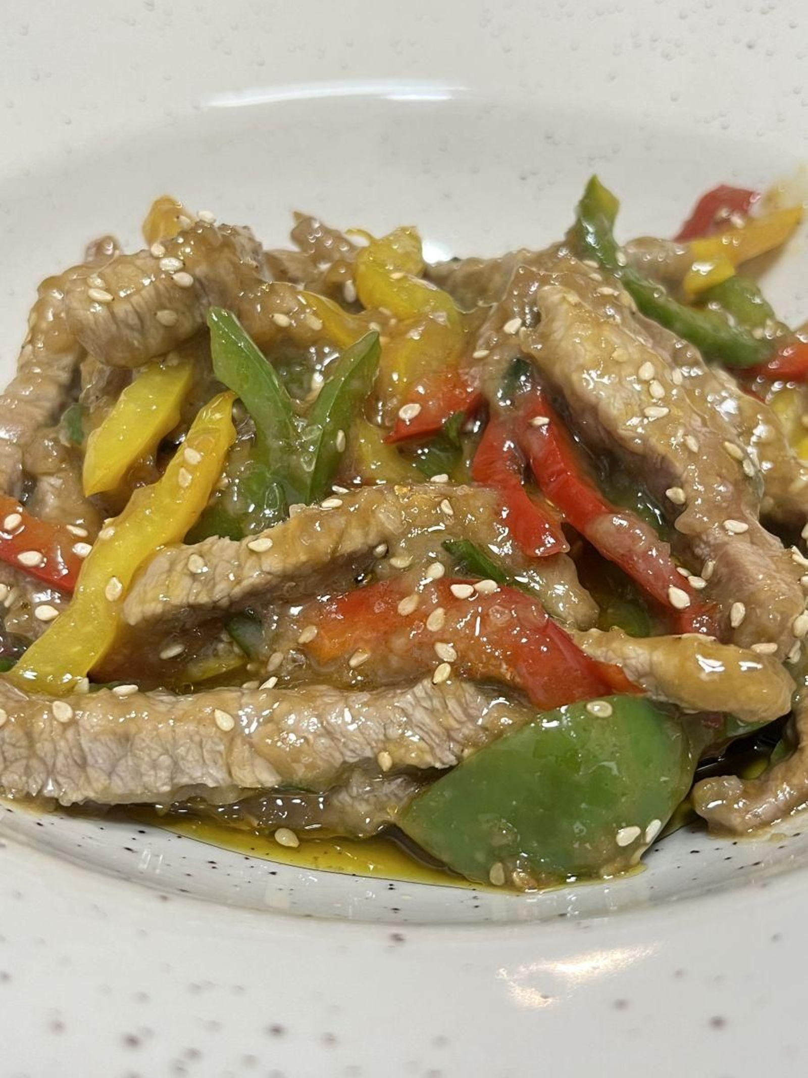 Tiras de ternera con salteado de hortalizas