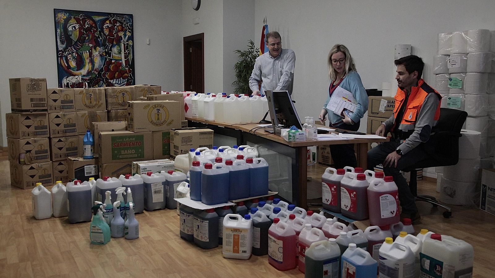 El Puesto de Mando Avanzado (PMA) de la Xunta, a donde se lleva el material para repartir a los concellos.