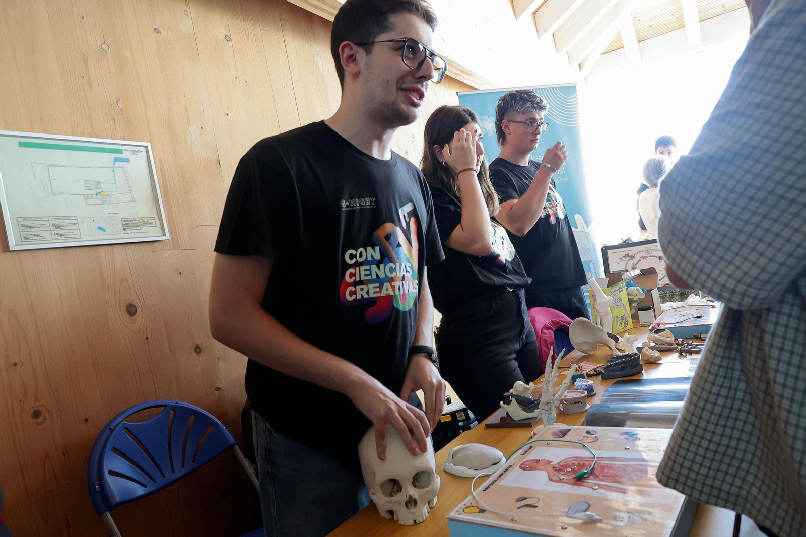 Galería | La feria G-Night toma el edificio Redeiras y el Berbés con sus talleres científicos