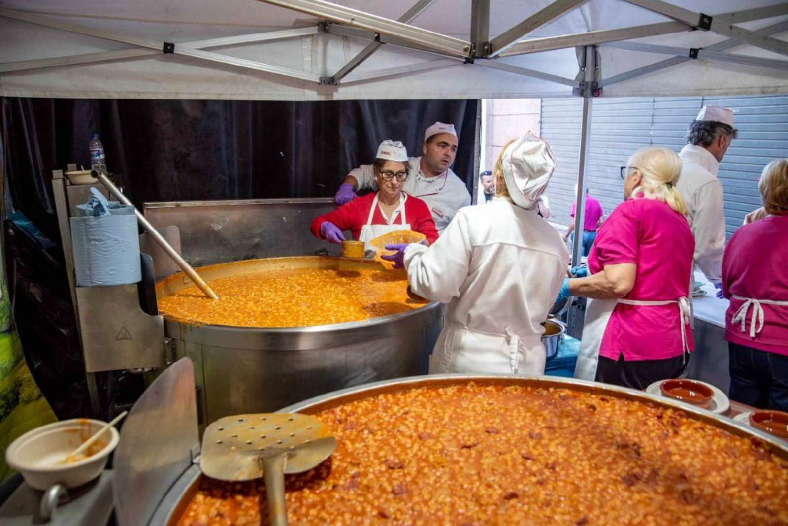 Beade repartió más de 1.500 raciones de callos