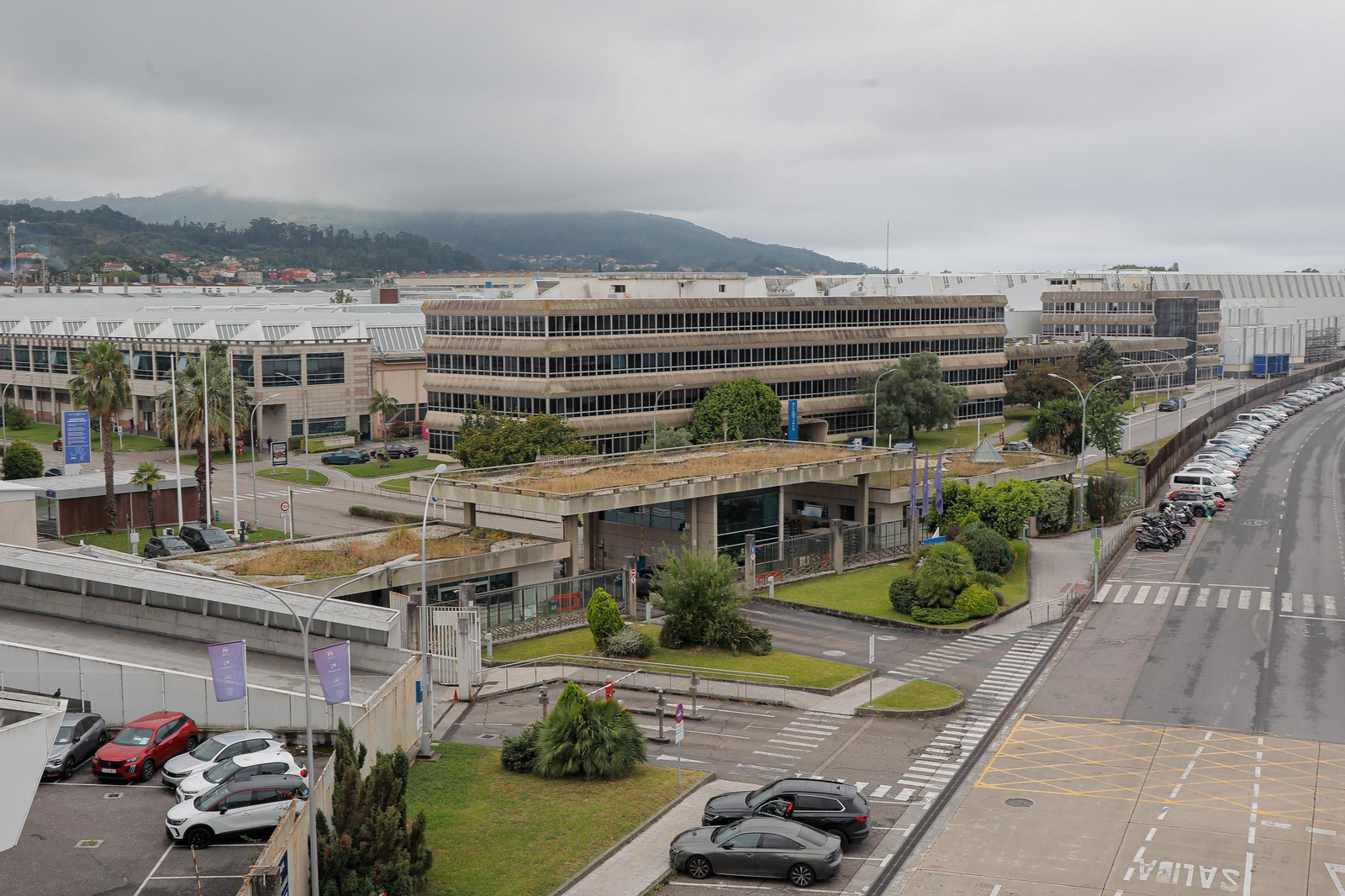 En primer término, el edificio Casablanca, que será el World Car Center de ZF.