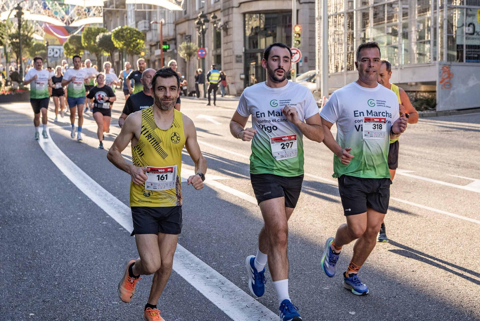Galería | La Vigo en Marcha contra o Cancro congrega a 3.000 personas en su primera edición