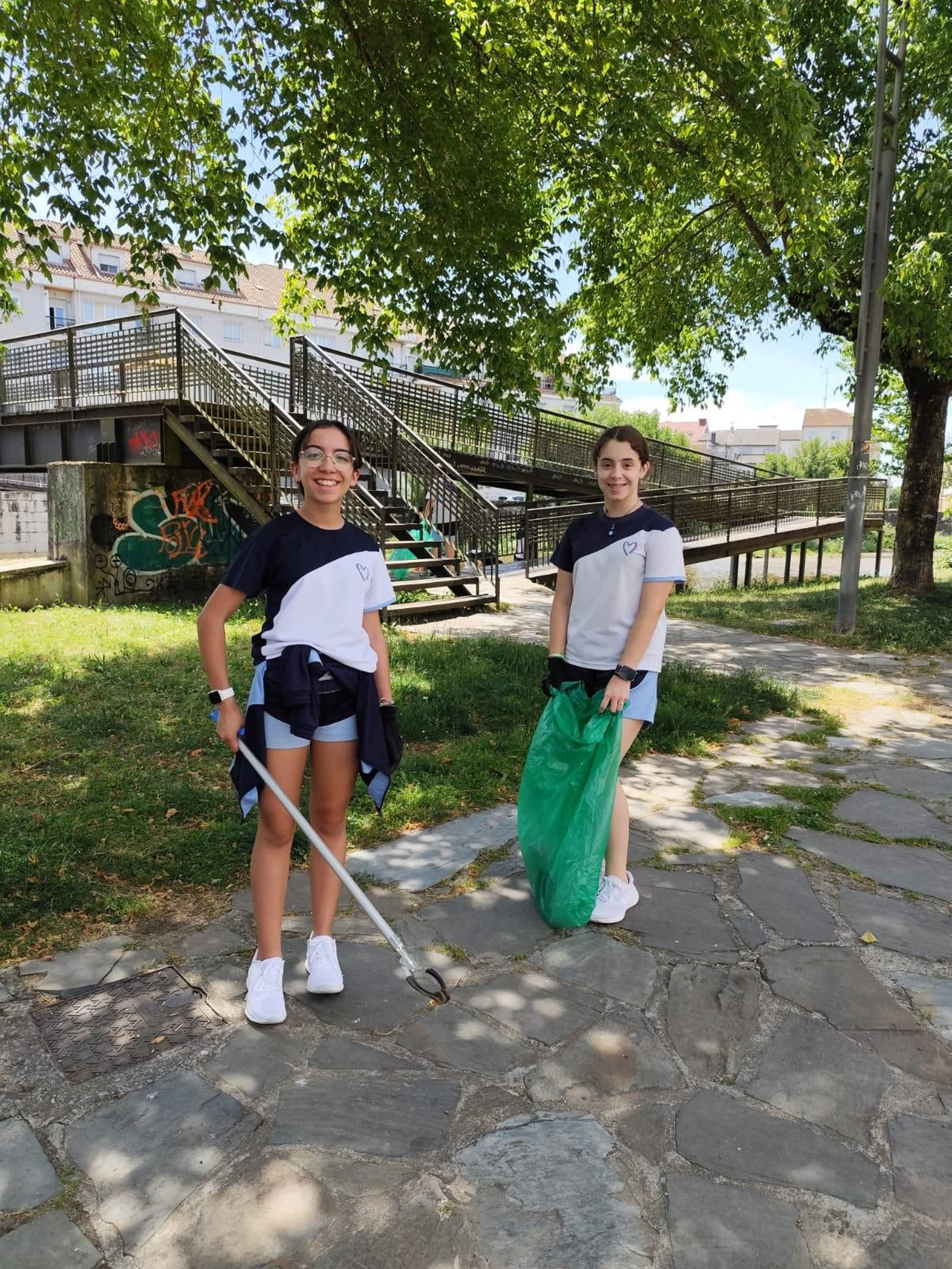 Limpieza ambiental del colegio María Inmaculada de Verín