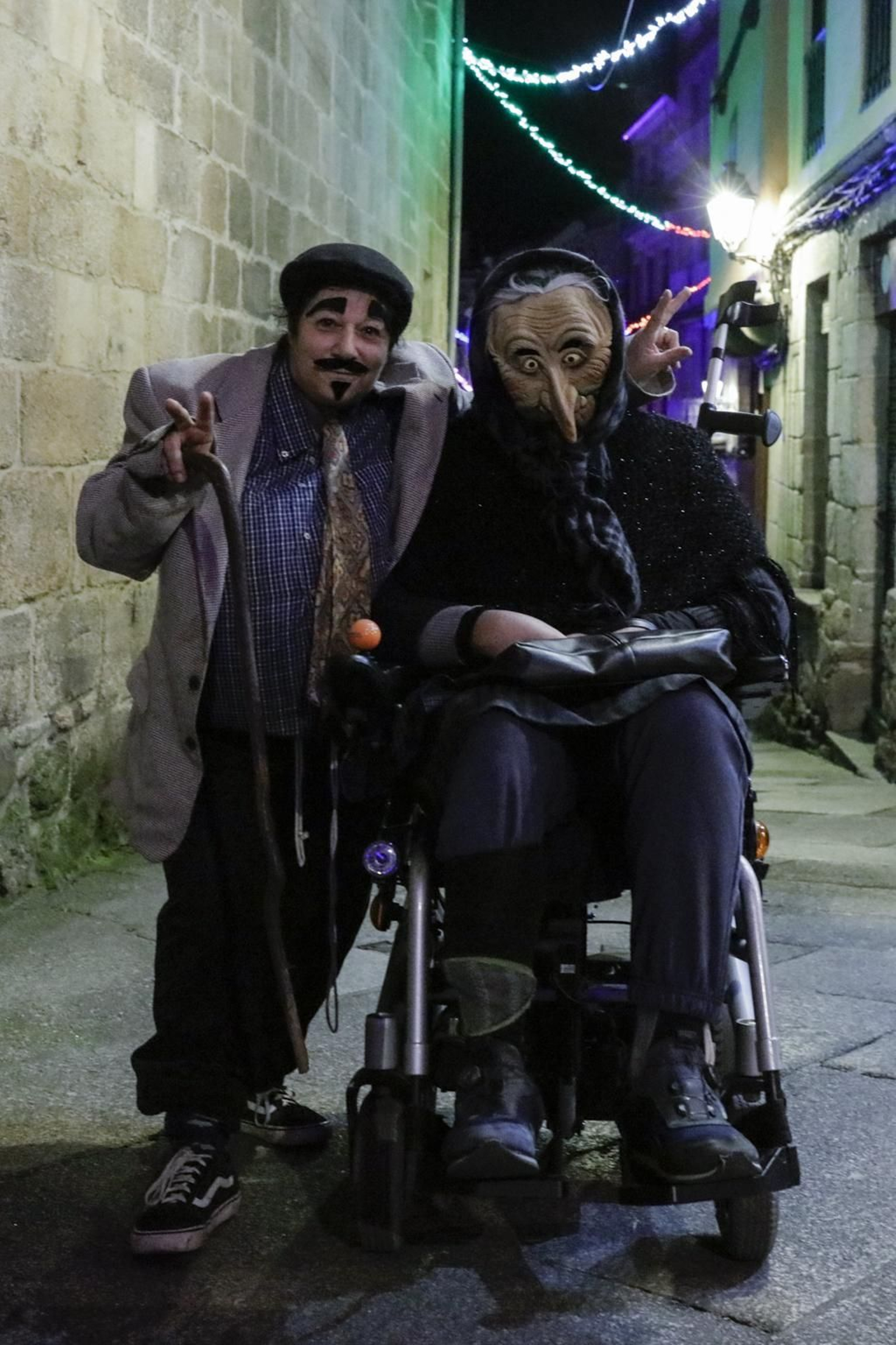 Galería | La ciudad respira Entroido en todas sus calles a la espera del desfile