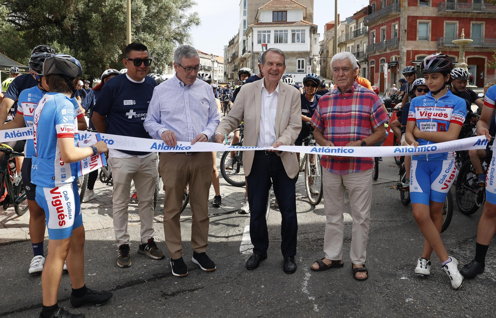 Galería | El ciclismo toma Vigo con la primera edición del Día de la Bici de Atlántico