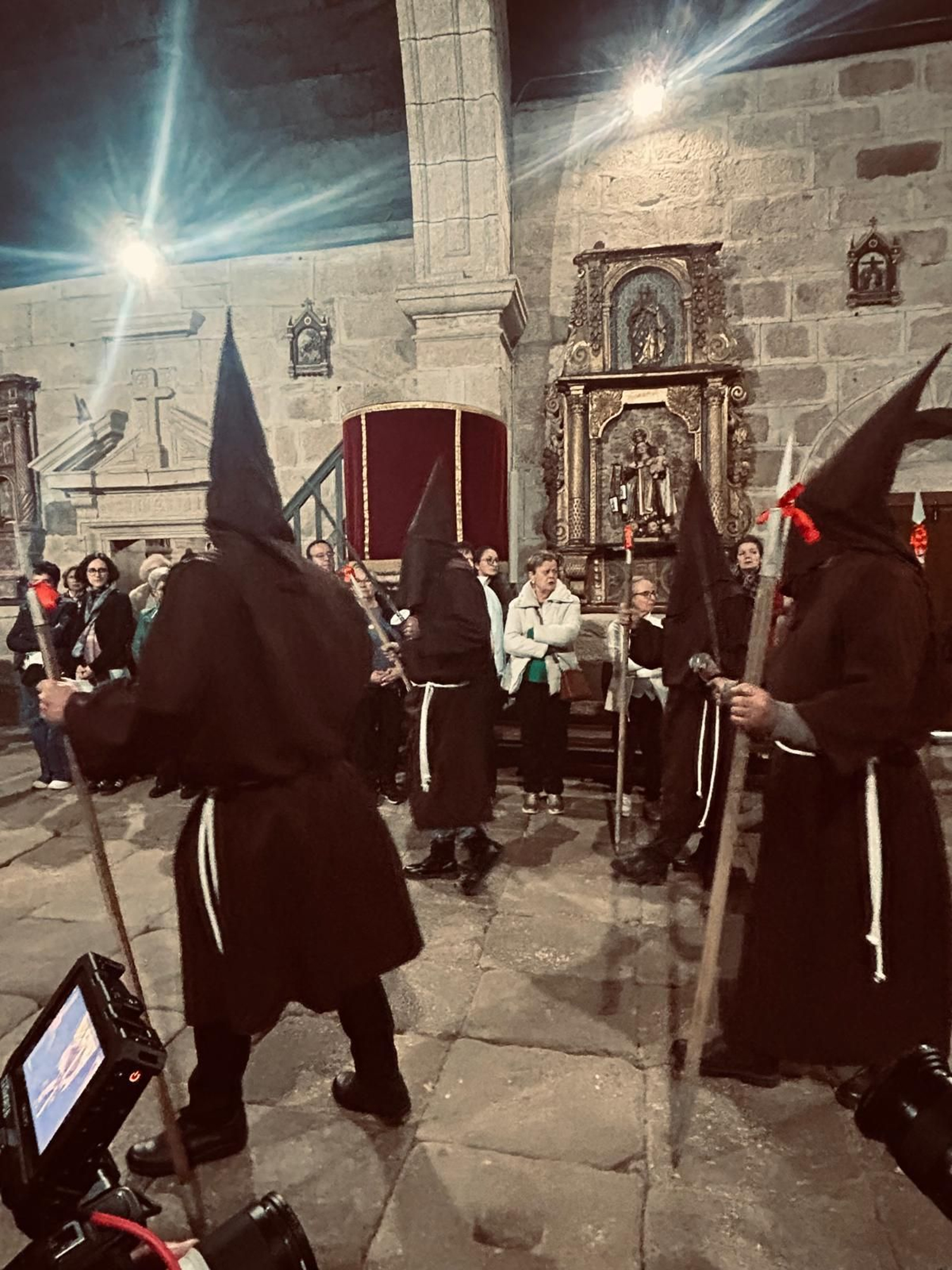 Galería | Las tinieblas y la procesión de los Penitentes conquistan Oímbra