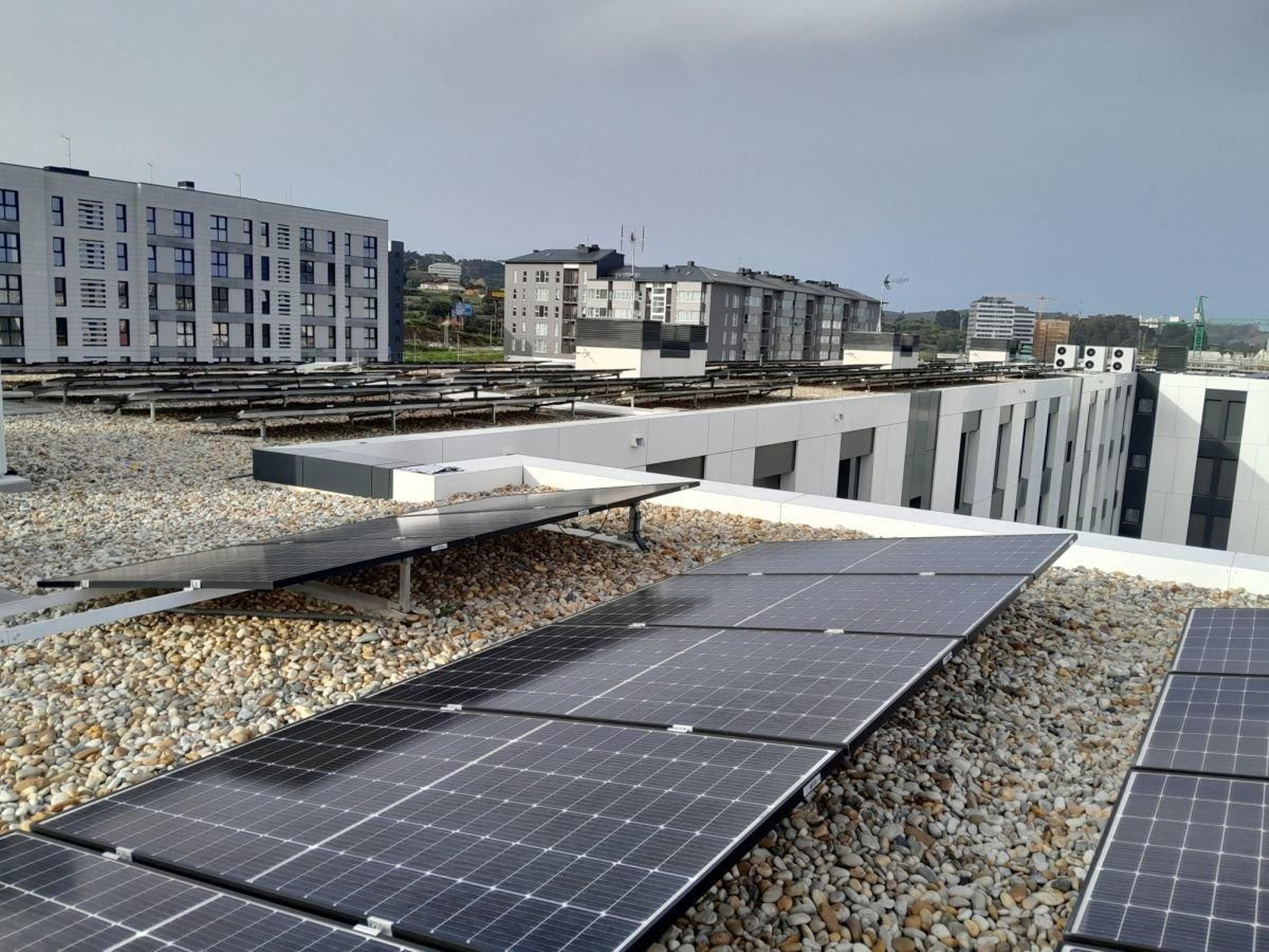 La instalación de paneles solares en edificios nuevos ya es obligado.