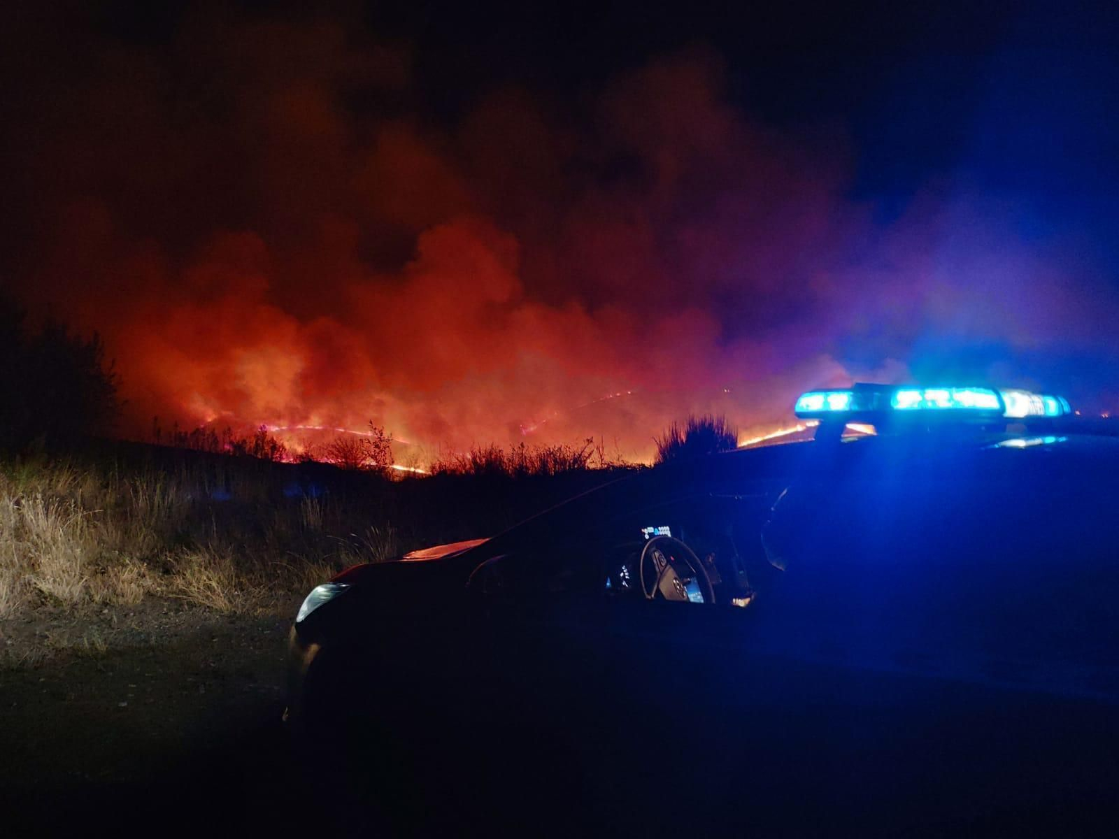 Un incendio en A Gudiña obligar a cerrar la A-52.