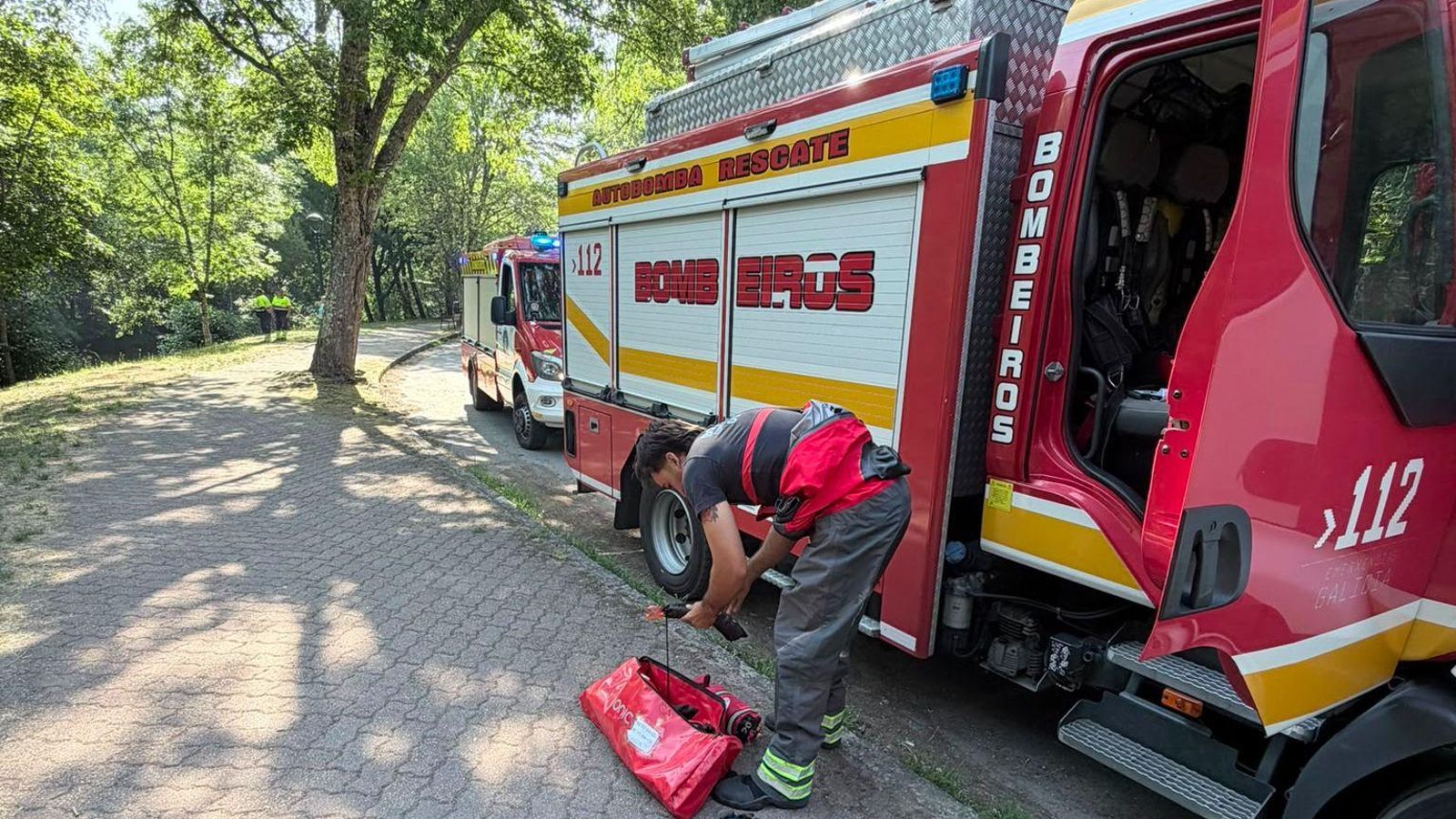 Los bomberos en el lugar de los hechos.