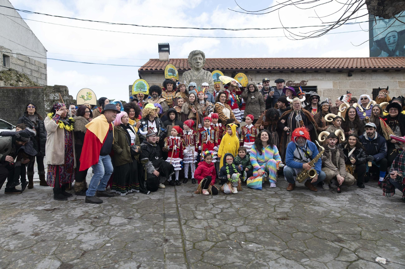 El Entroido de Cualedro desborda tradición, en fotos