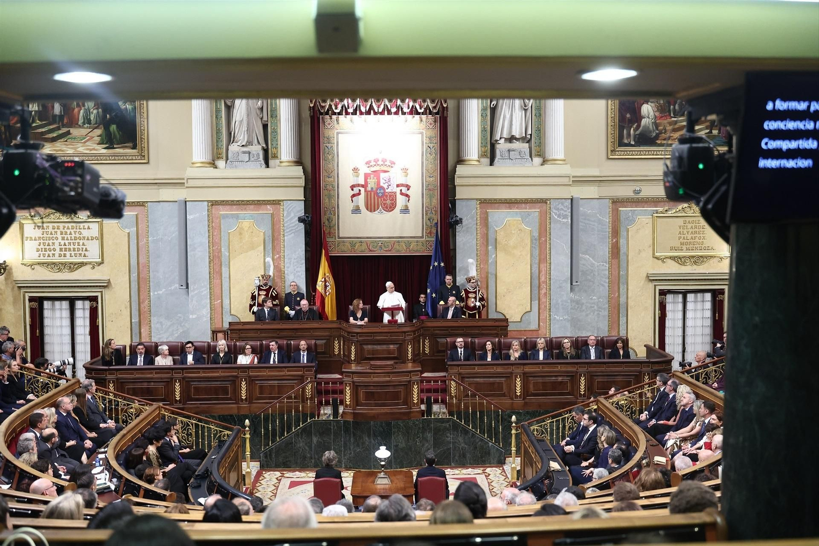Galería | Las mejores fotos del tercer día de la visita del papa León XIV en Madrid, del Congreso al Bernabéu