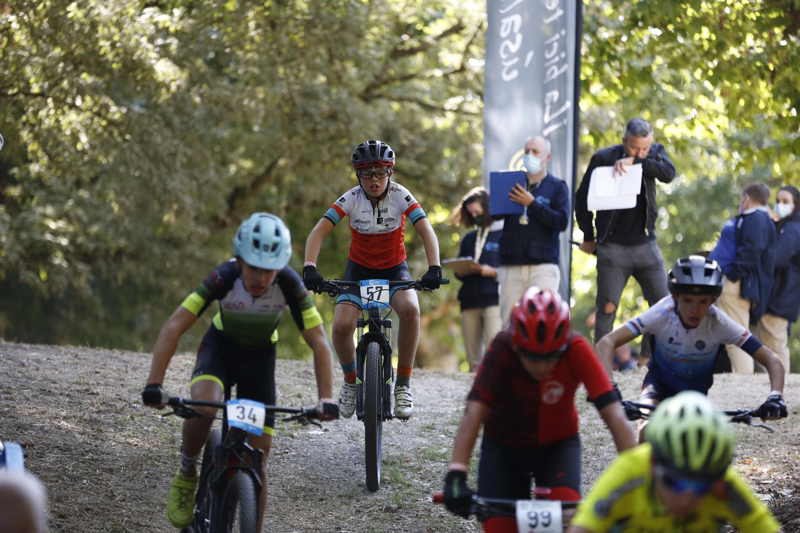 Participantes de la prueba Mini BTT Estacións Vivas que este fin de semana se celebró en Baños de Molgas.