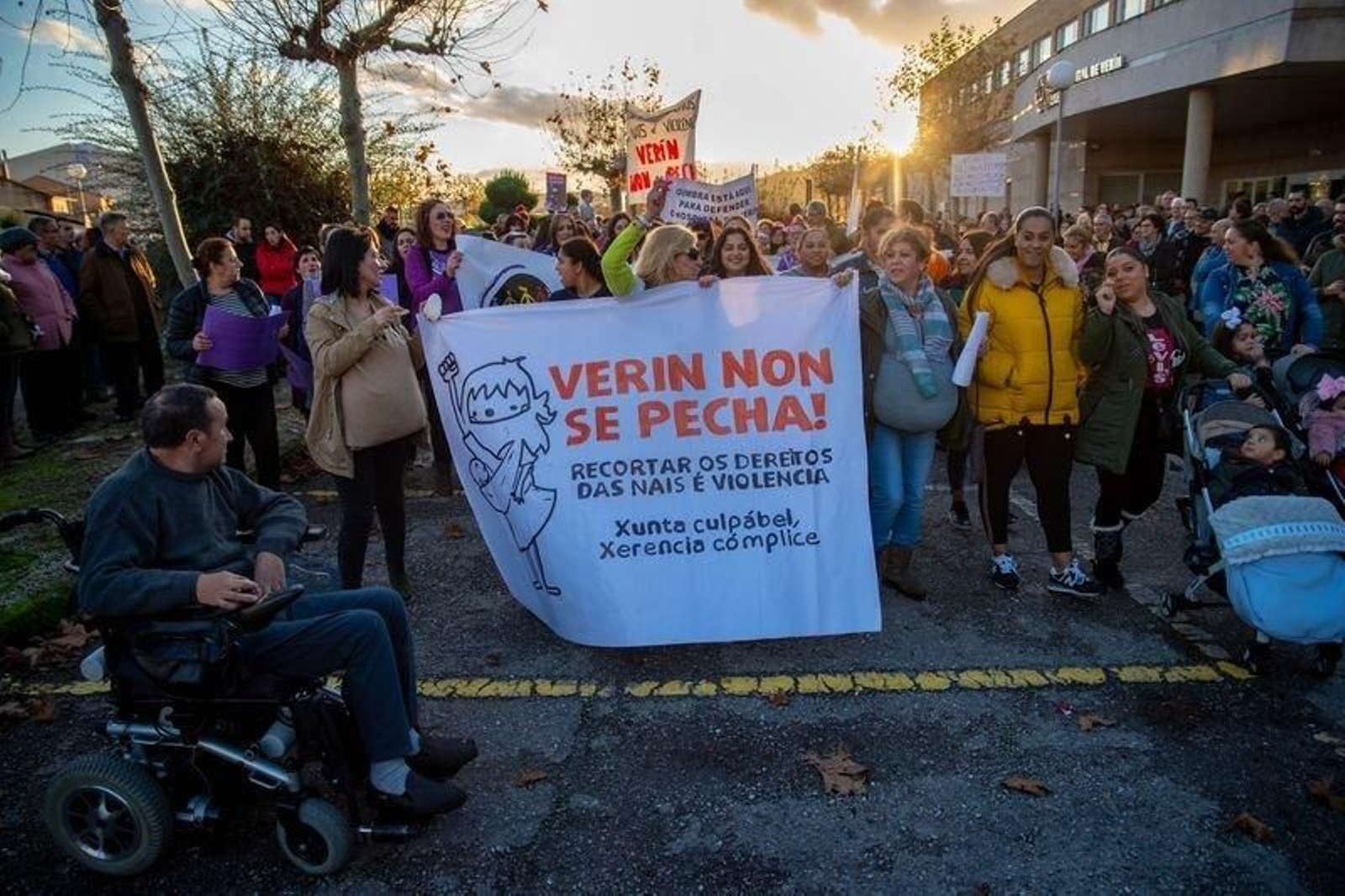 Una de las manifestaciones en Verín contra el cierre del paritorio. (FOTO: ÓSCAR PINAL)