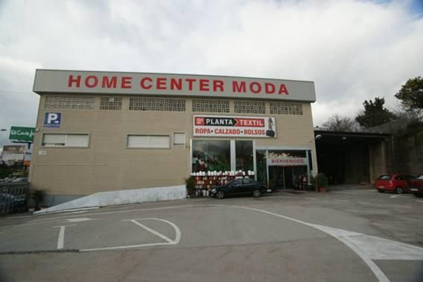 Una megatienda donde pueden comprar lo esencial para montar una casa a ropa de última moda. foto: vicente.