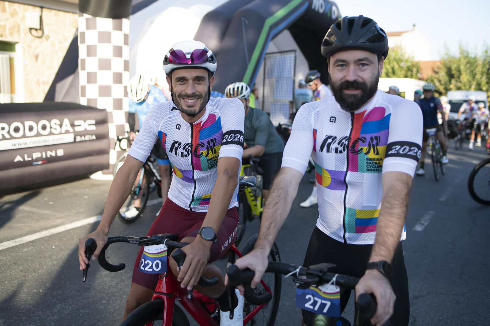 Pasión sobre dos ruedas desde Luíntra en la Ribeira Cycling Road
