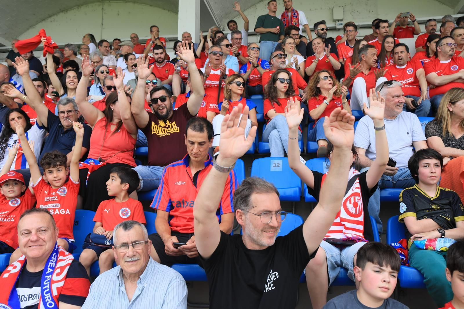 Galería | La UD Ourense quiere llegar a Primera Federación y la afición se vuelca con el equipo en O Couto