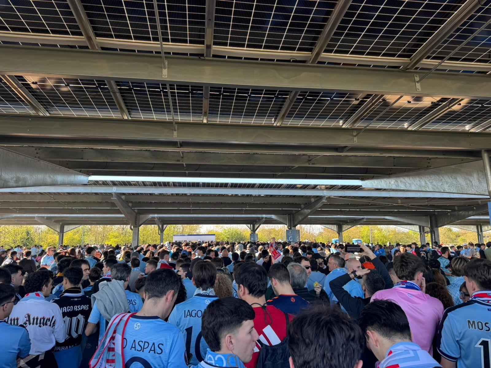 Galería | El mayor desplazamiento de aficionados con 3.000 celtistas en Lyon