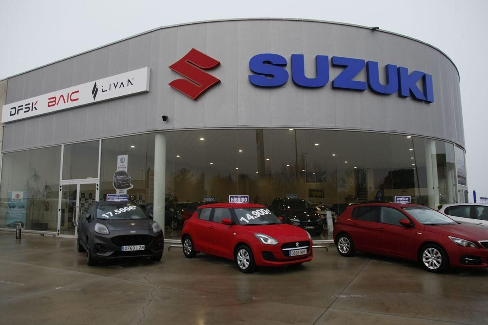 Viper Automoción en la Calle 1, Sector C, del Polígono Industrial de San Cibrao das Viñas.